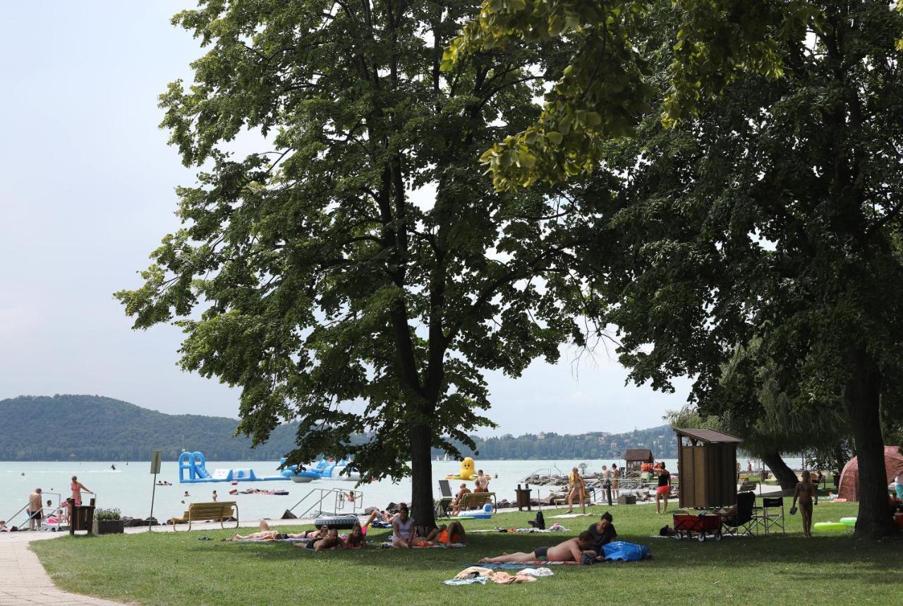 Happy Camp Mobile Homes In Balatontourist Fuered & Kemping 2*