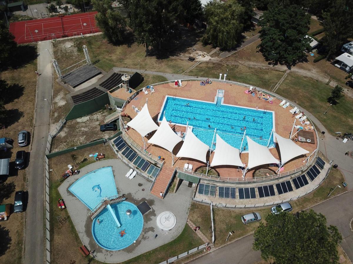 Happy Camp Mobile Homes In Balatontourist Fuered & Kemping 2*