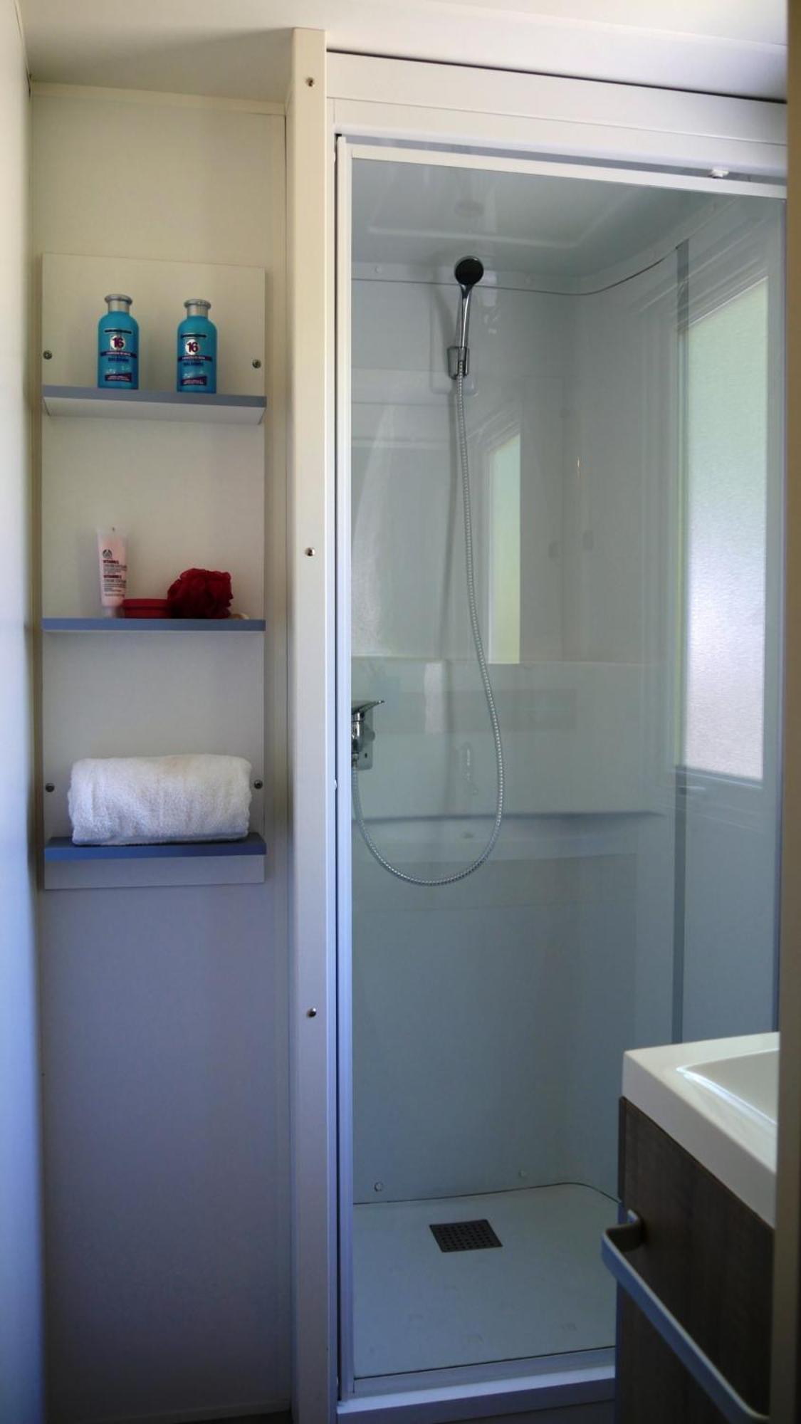 Kemping Happy Camp Mobile Homes In Balatontourist Fuered & 2*