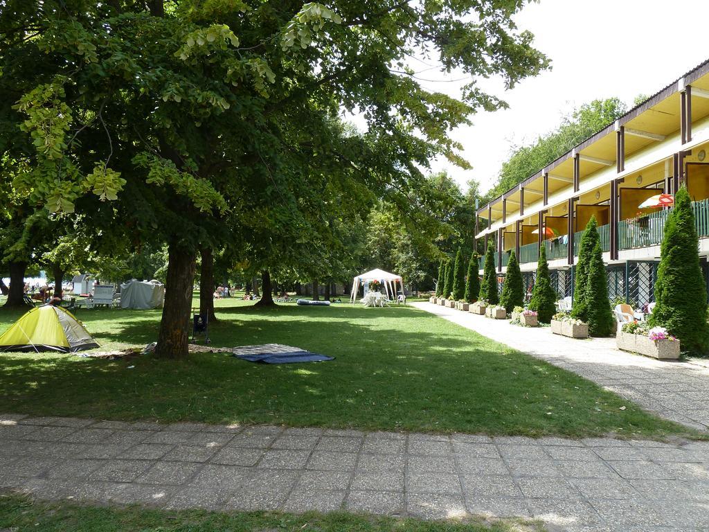 Happy Camp Mobile Homes In Balatontourist Fuered & Balatonfüred