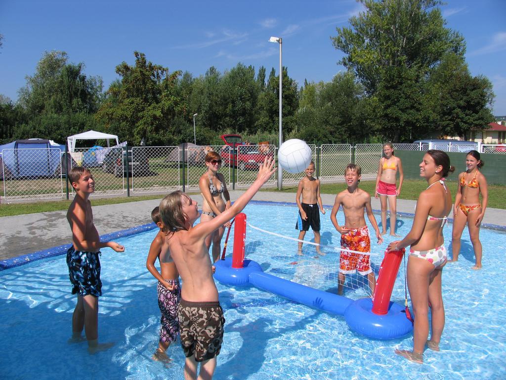 Happy Camp Mobile Homes In Balatontourist Fuered &